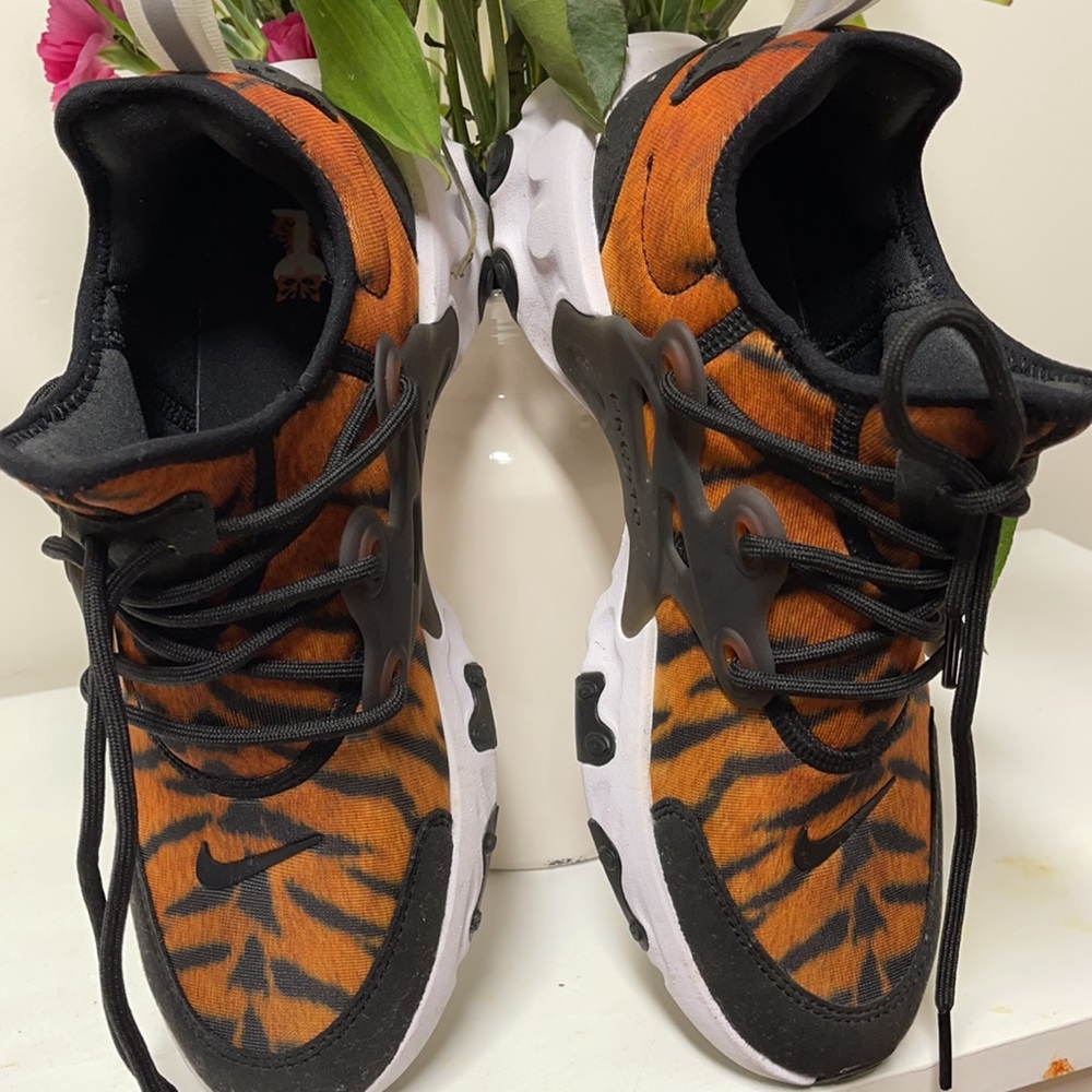 Nike!... “React Presto Tiger” like new!